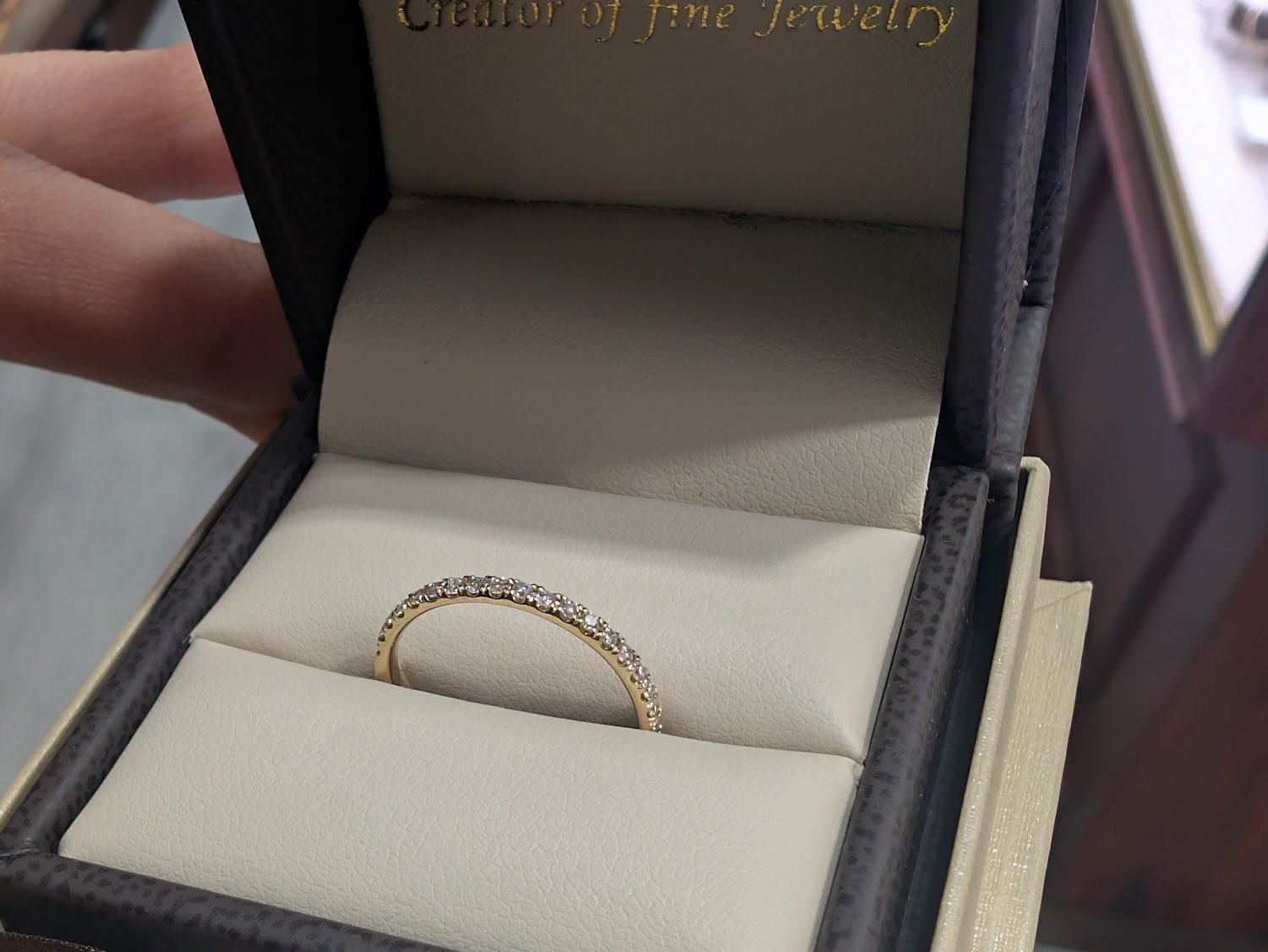 Customer photo: diamond wedding band in a Yaneth Reyes ring box, from Josué's Google review
