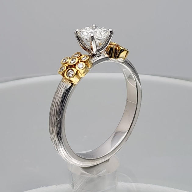 14 K gold diamond ring