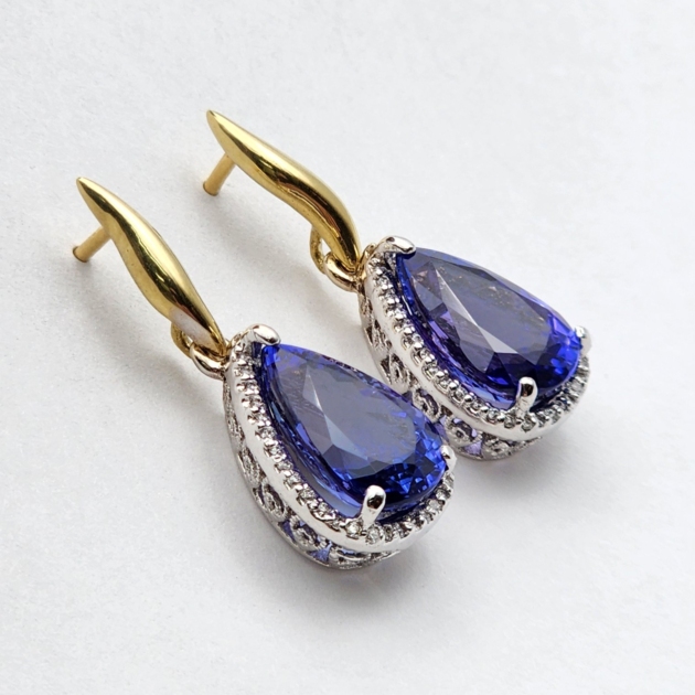 Tanzanite earrings in gold 18K with diamonds